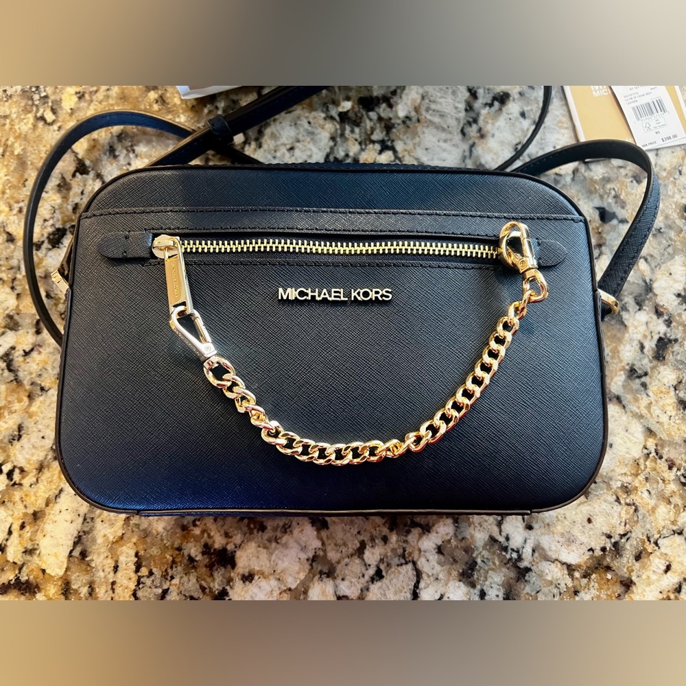 Excellent mint condition Michael Kors handbag. Crossbody leather bag in Navy